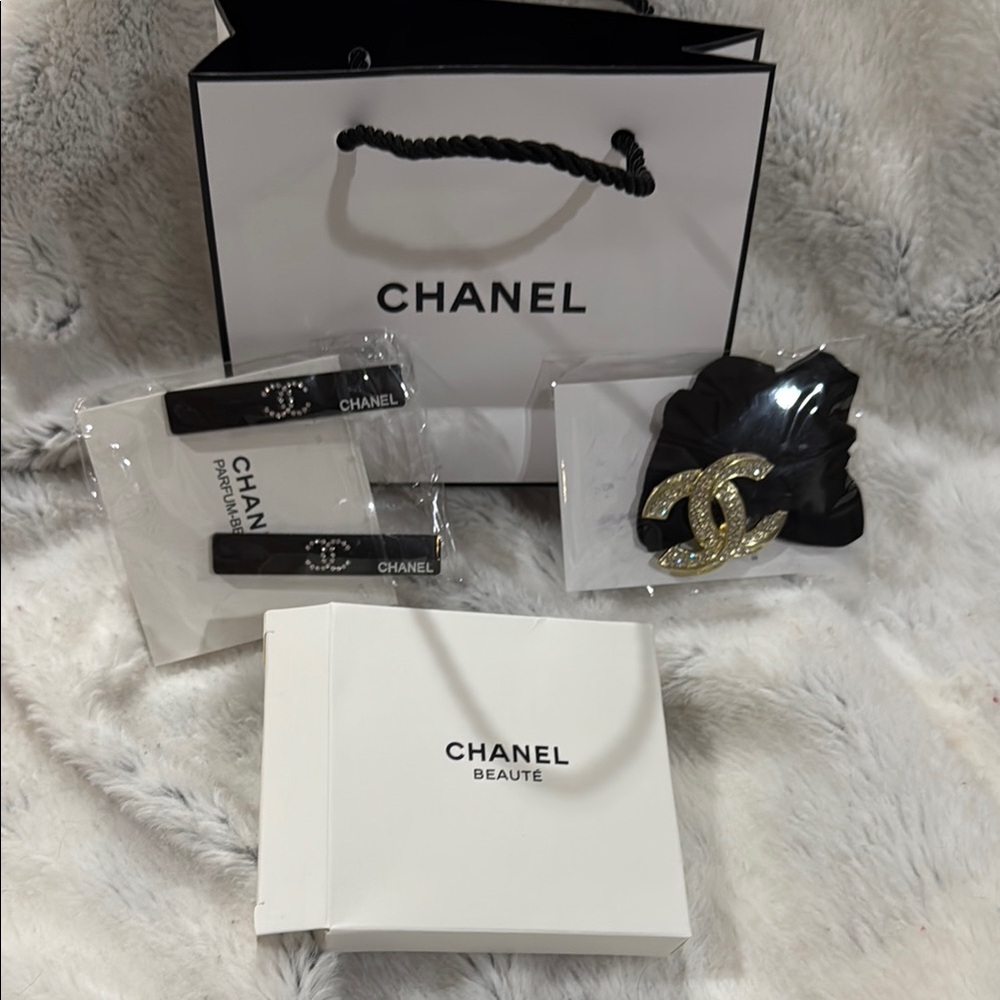 Chanel Black and Gold Hair Accessory Set